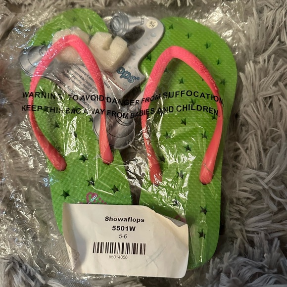 NWT showaflops flip flops antibacterial set of 2 brand new! Size 5/6 retail $52 - Picture 4 of 7